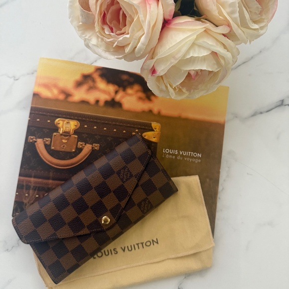 Authentic LV Josephine wallet - Picture 1 of 5